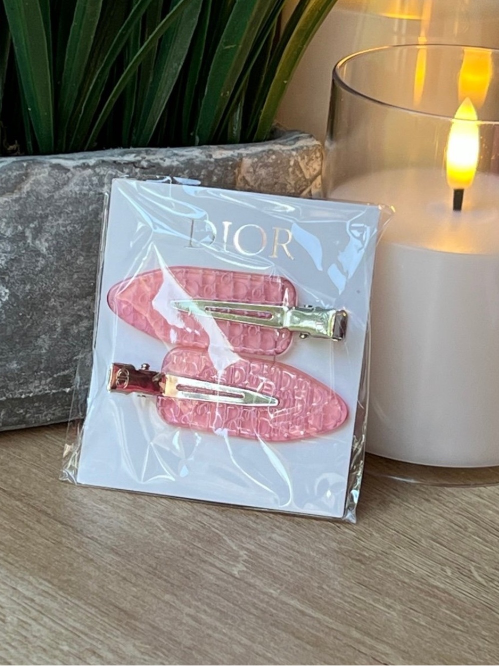 DIOR PINK Barrettes No-Bend Hair Clips (ONE PAIR)
🆕
